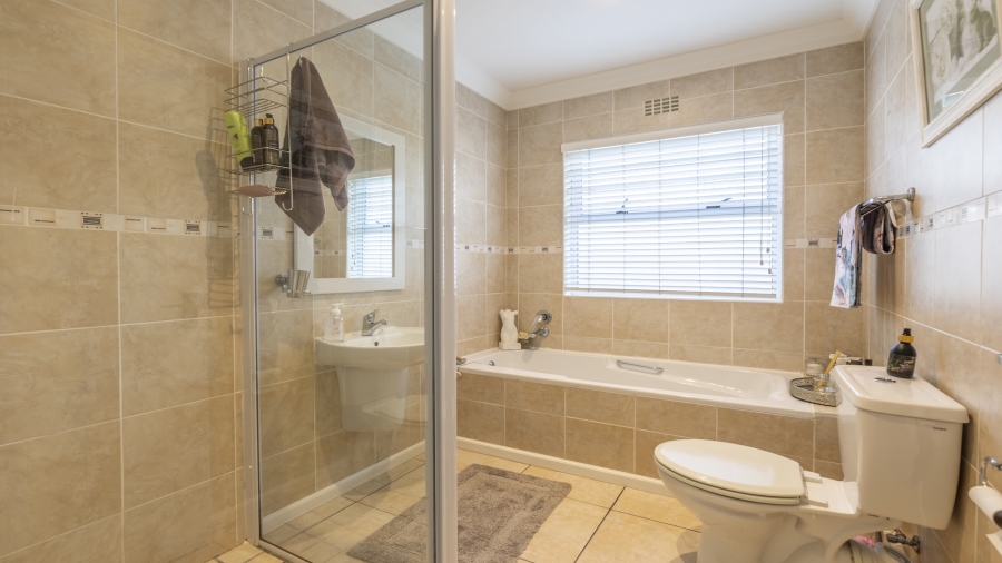 3 Bedroom Property for Sale in Sunningdale Western Cape